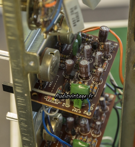 Sansui AU-555