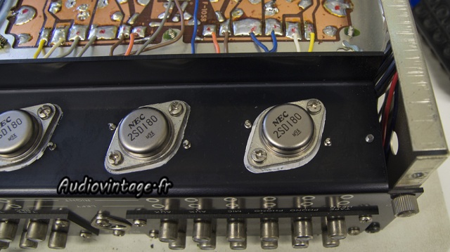 Sansui AU-555