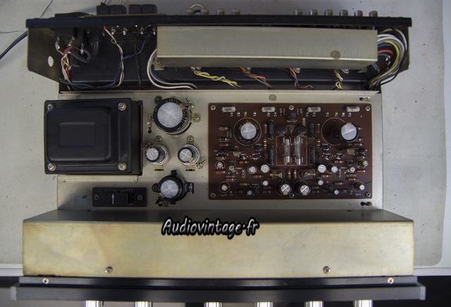 Sansui AU-555