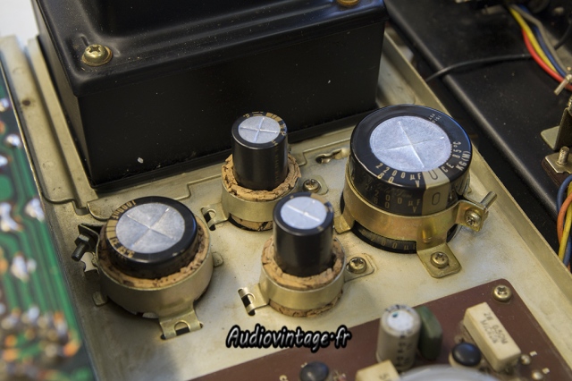 Sansui AU-555A :condensateurs neufs.