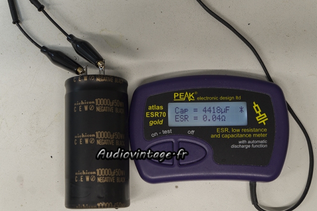 Sansui AU-5900 : condensateur kaput !