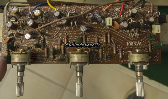 Sansui AU-5900 : circuit de tonalité révisé.