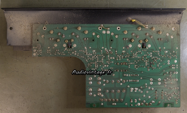 Sansui AU-5900 : un peu de poussière.