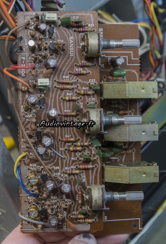 Sansui AU-5900 : circuit de tonalité et filtres révisés.