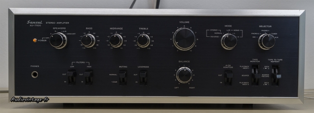 Sansui AU-7500 : une fois nettoyé, un bel exemplaire.
