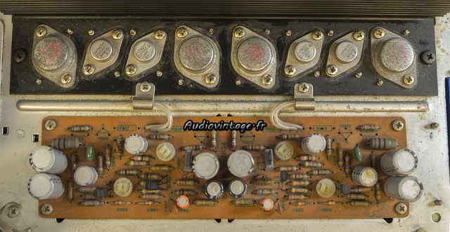Sansui AU-7500 :  circuit d'amplification à réviser.