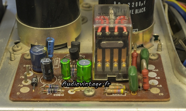 Sansui AU-7500 : circuit muting/protection révisé.