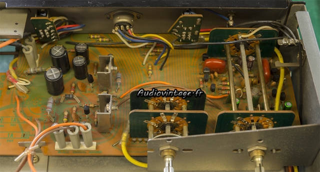 Sansui AU-7900 : circuit alimentation secondaire et phono révisé.