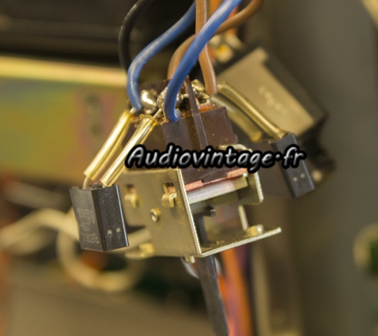 Sansui AU-7900 : condensateurs "spark killer" remplacés.