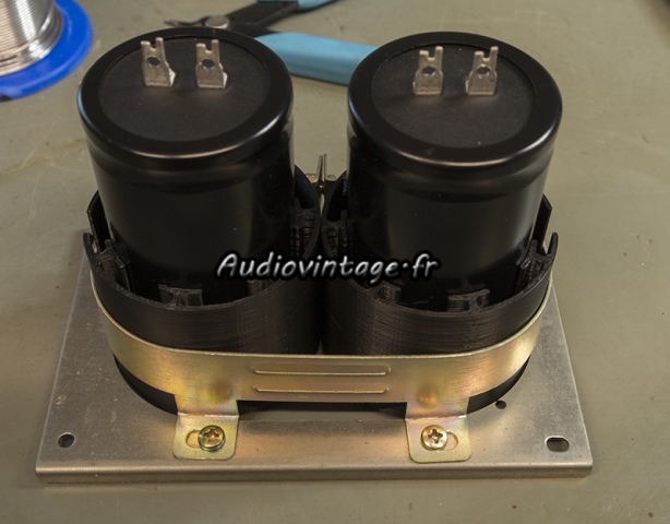 Sansui AU-7900 : nouveaux condensateurs prêts.