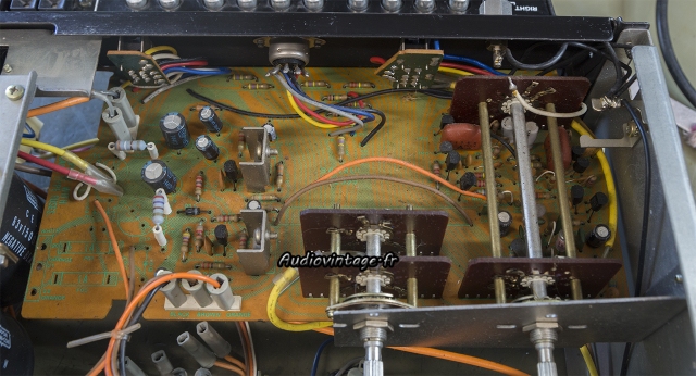 Sansui AU-7900 : circuit d'alimentation et phono à revoir.