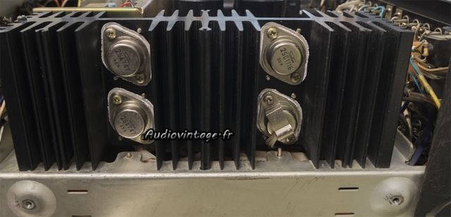 Sansui AU-9500 : mica neufs et graisse fraîche.