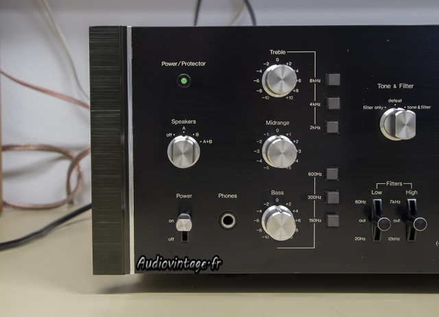 Sansui AU-9900-gros plan-gauche-audiovintage