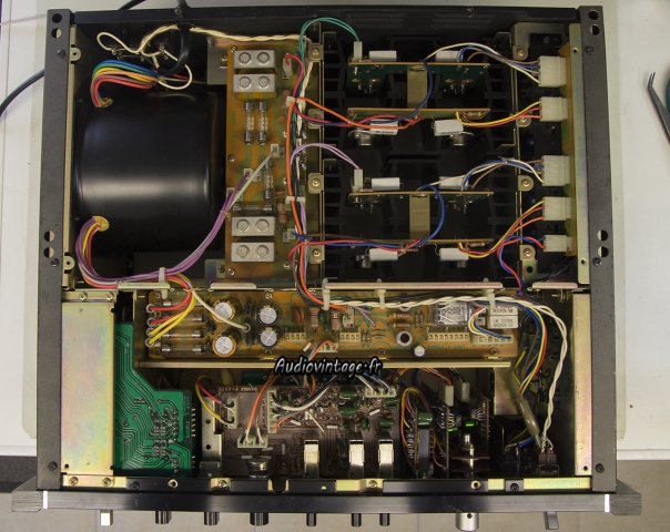 Sansui AU-9900-revision faite-dessous-audiovintage