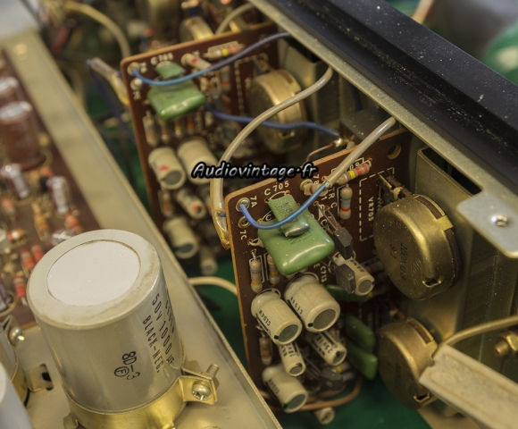 Sansui AU-555