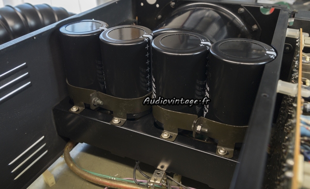 Sansui BA-2000 : condensateurs chimiques neufs en place.