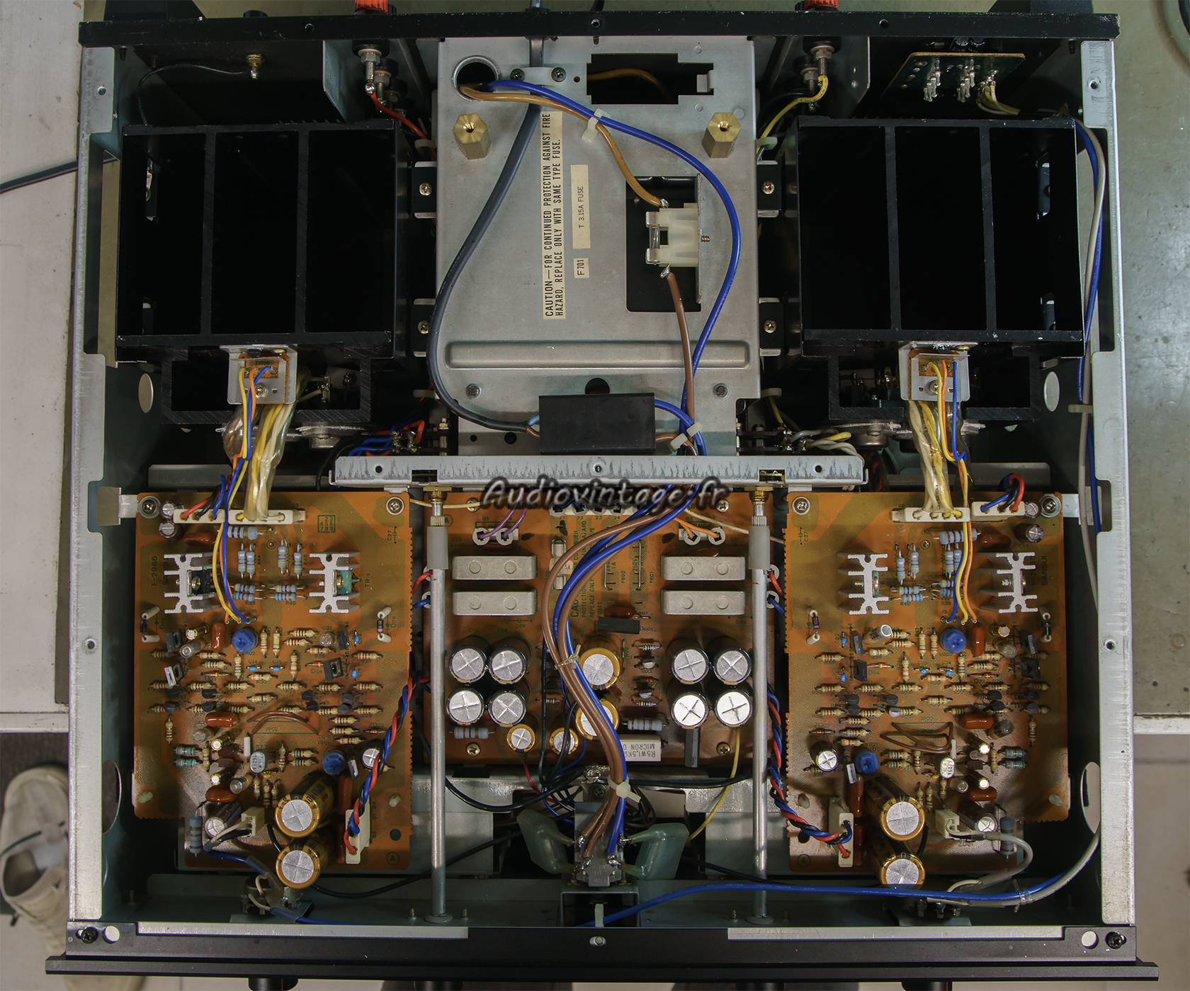 Sansui-BA-F1-termine-dessous