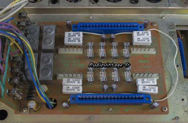 Sansui QRX-7001 : condensateurs chimiques remplacés.