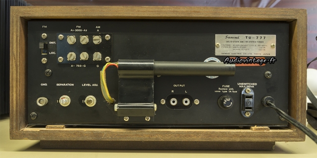 Sansui TU-777 : connectique.