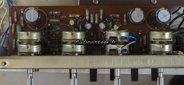 Sansui AU-222 : circuit de tonalité révisé.