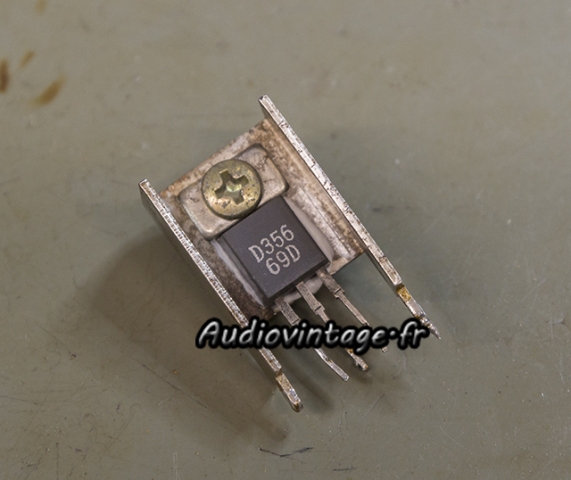 Sansui AU-717 : transistors testé, nettoyé et remonté.