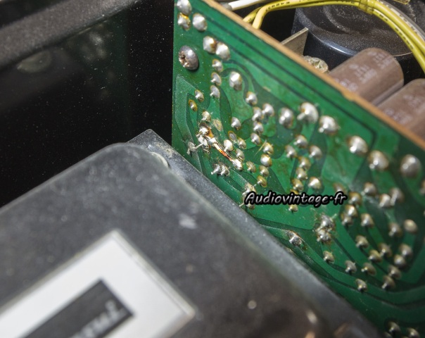 Sansui AU-717 : pourquoi faire bien quand on peut faire n'importe quoi ?