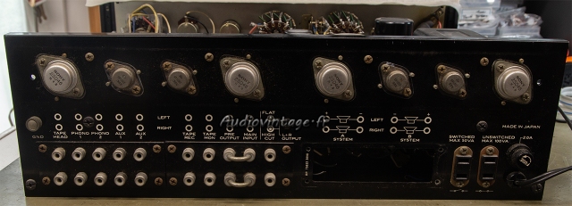 Sansui AU-777 : à l'arrière de la bête.