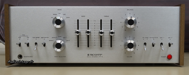 Scott 255 S : un très bel exemplaire.