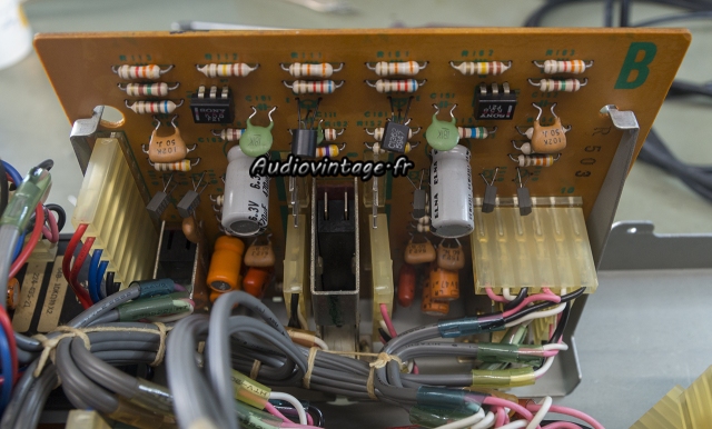 Sony TAE-5450 : étage phono à réviser.