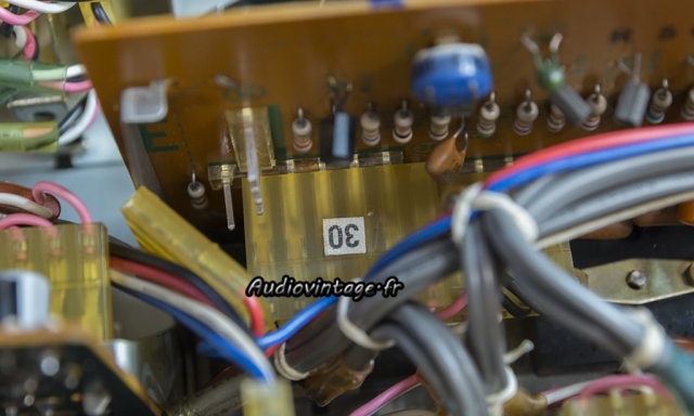 Sony TAE-5450 : connecteur mal placé.