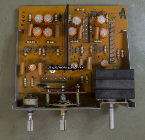Sony TAE-5450 : circuit "volume board" à revoir.