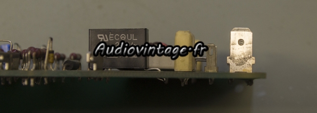 Studer A68 : connecteurs en cours de nettoyage.