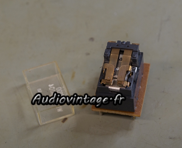 Sugden A28 : relais à désoxyder.