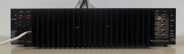 Sugden A28 : connectique.