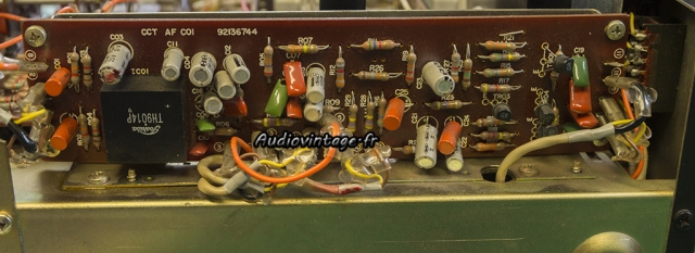 TOSHIBA SB-404 : étage phono à réviser.