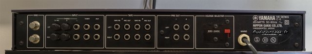 Yamaha C-2 : connectique.