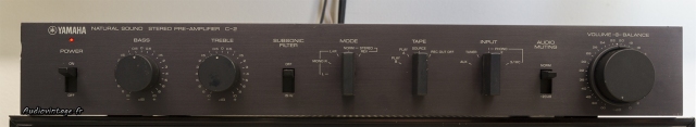 Yamaha C-2 : un "petit" préamplificateur Yamaha.