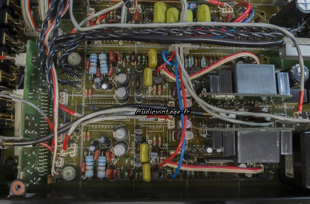 Yamaha C-2x : circuits retirés, condensateurs chimiques à remplacer.