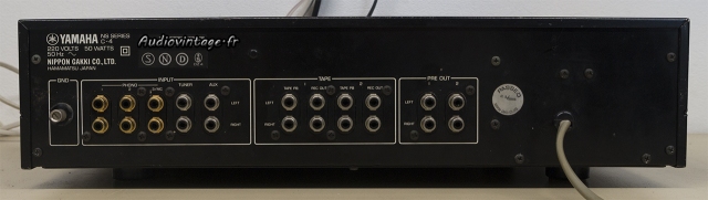 Yamaha C-4 : connectique.