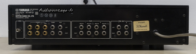 Yamaha C-4 : connectique.
