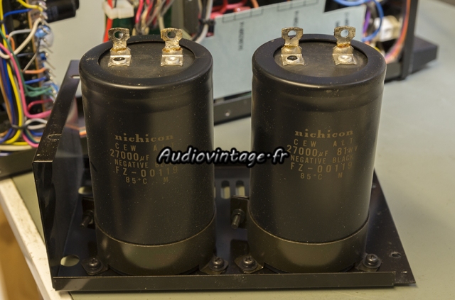 Yamaha CR-3020 : condensateurs encore frais.