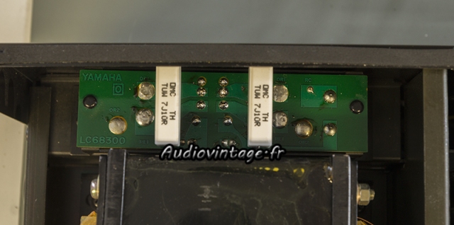 Yamaha CR-3020 : résistances en place.