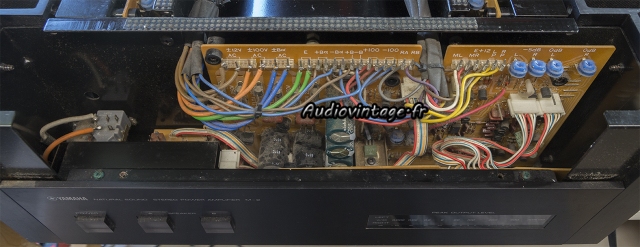 Yamaha M-2 : démontage en cours.