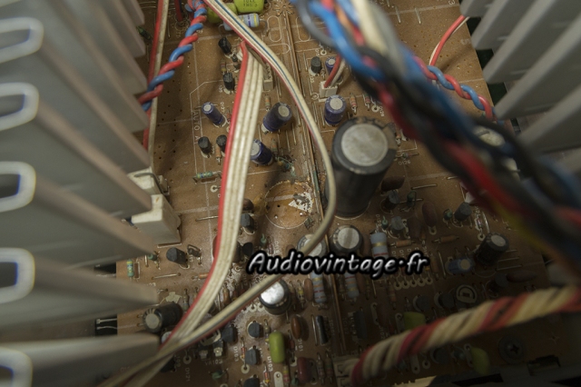 Yamaha M-40 : démontage en cours.